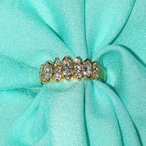 Elegant Gold and Diamond Women's Ring